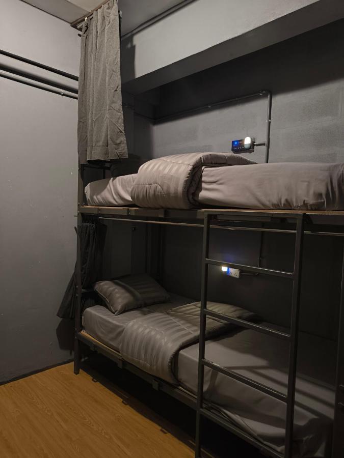 Youyen Hostel Bangkok Exterior photo