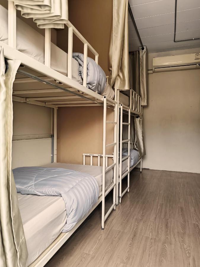 Youyen Hostel Bangkok Exterior photo