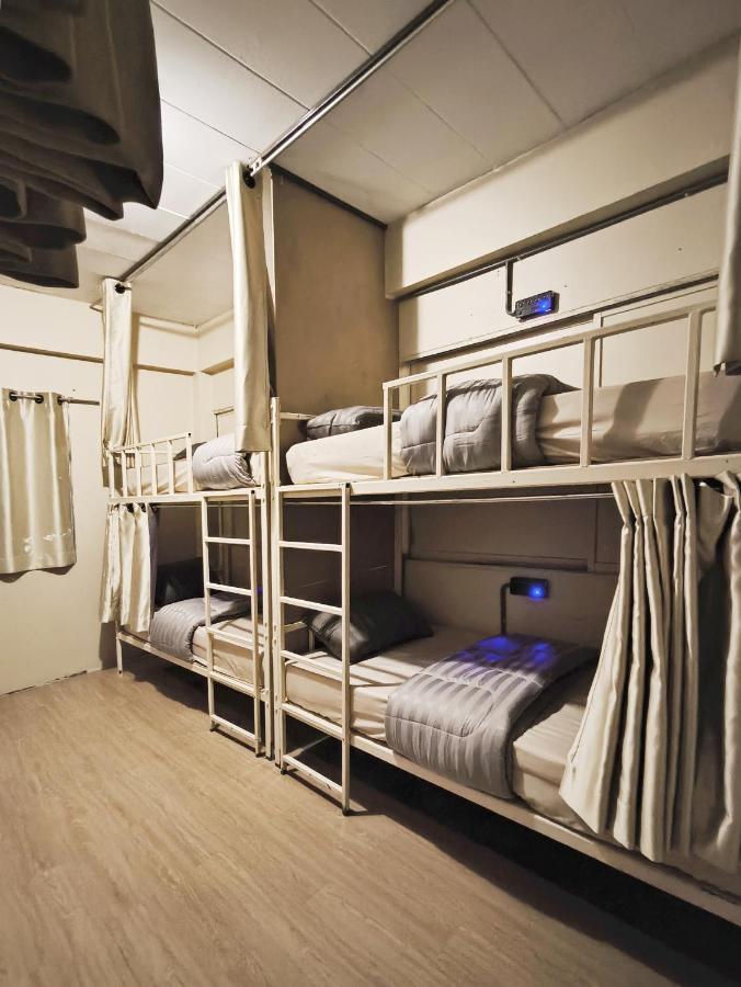 Youyen Hostel Bangkok Exterior photo