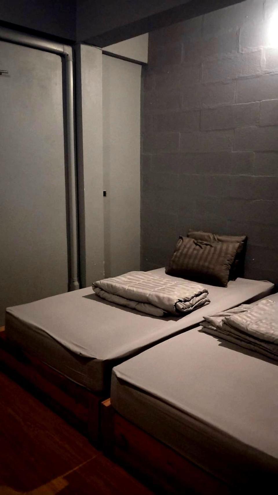 Youyen Hostel Bangkok Exterior photo