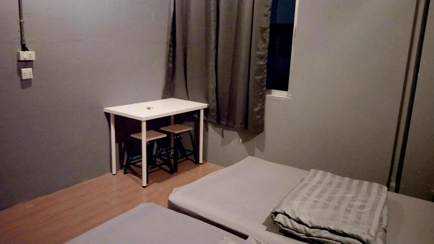 Youyen Hostel Bangkok Exterior photo