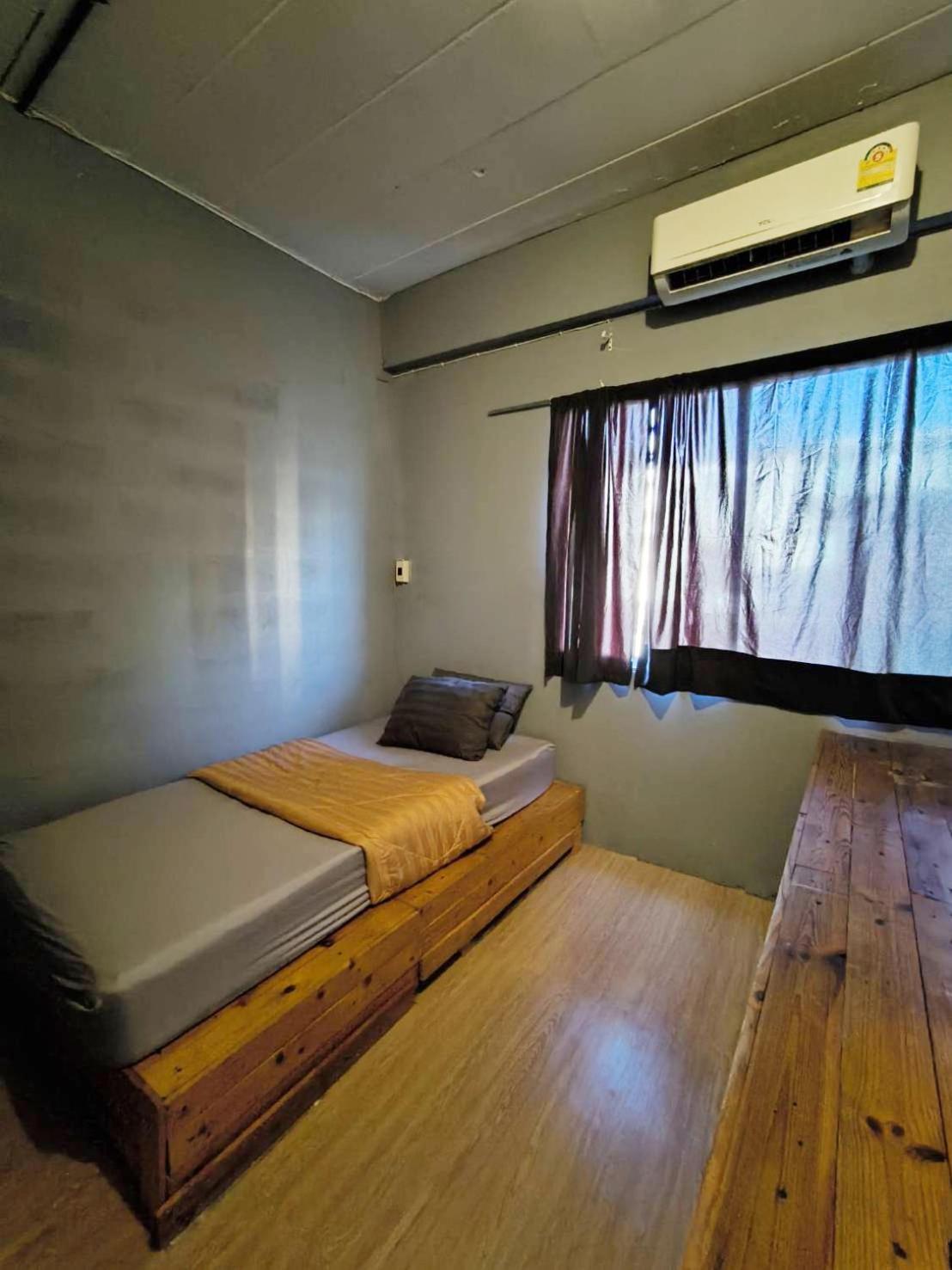 Youyen Hostel Bangkok Exterior photo